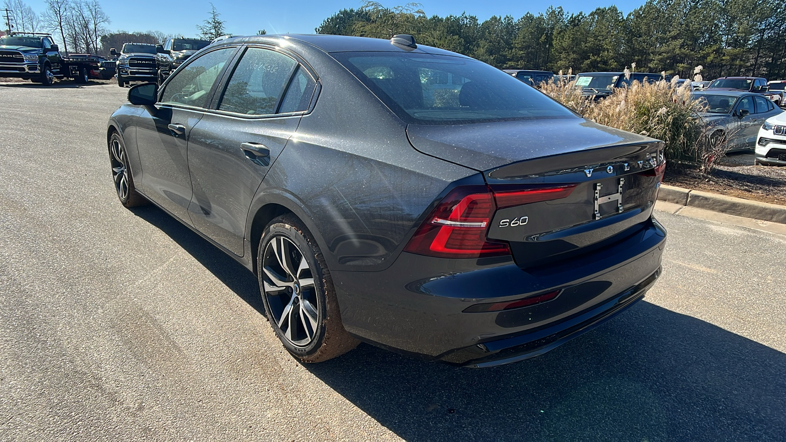 2024 Volvo S60 Core Dark Theme 7