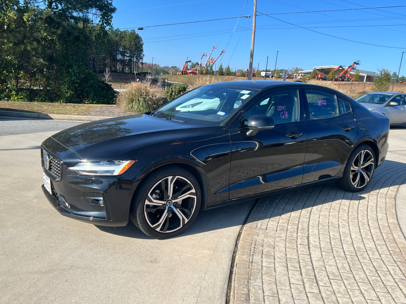 2024 Volvo S60 Core Dark Theme 1