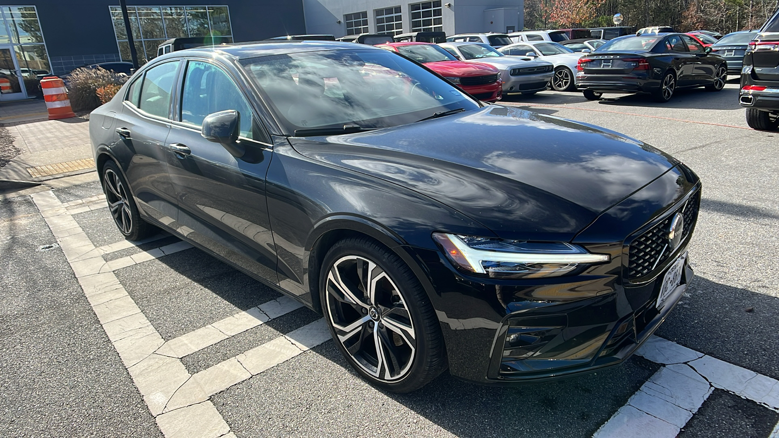 2024 Volvo S60 Core Dark Theme 3