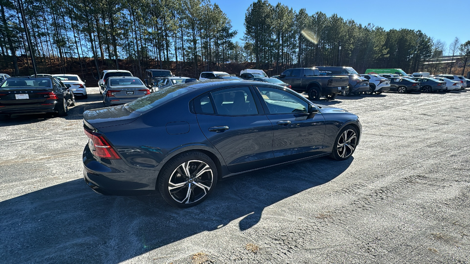 2024 Volvo S60 Core Dark Theme 7