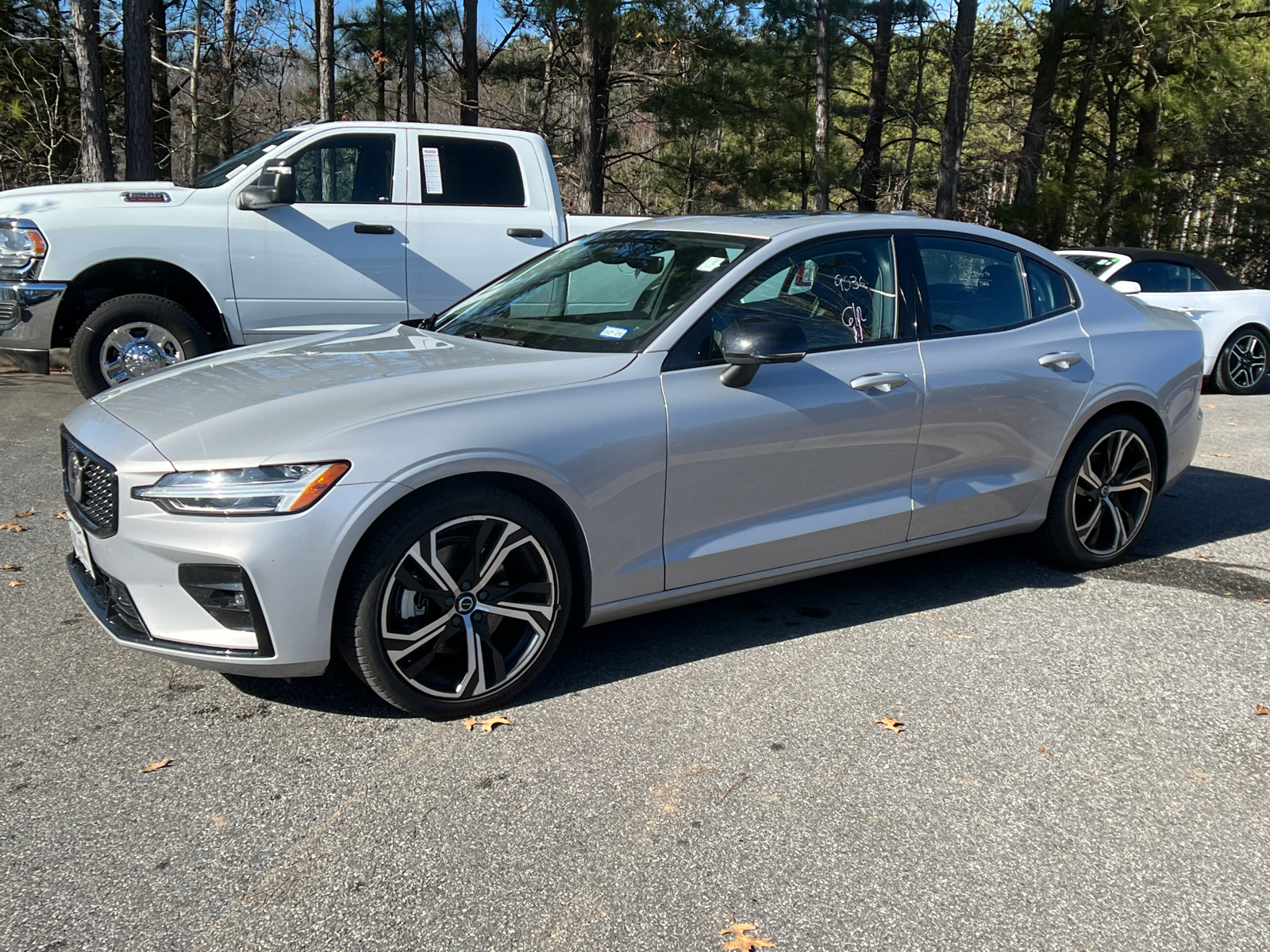 2024 Volvo S60 Core Dark Theme 1