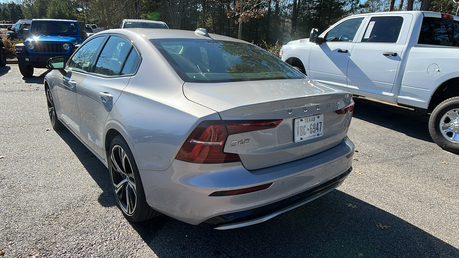 2024 Volvo S60 Core Dark Theme 7