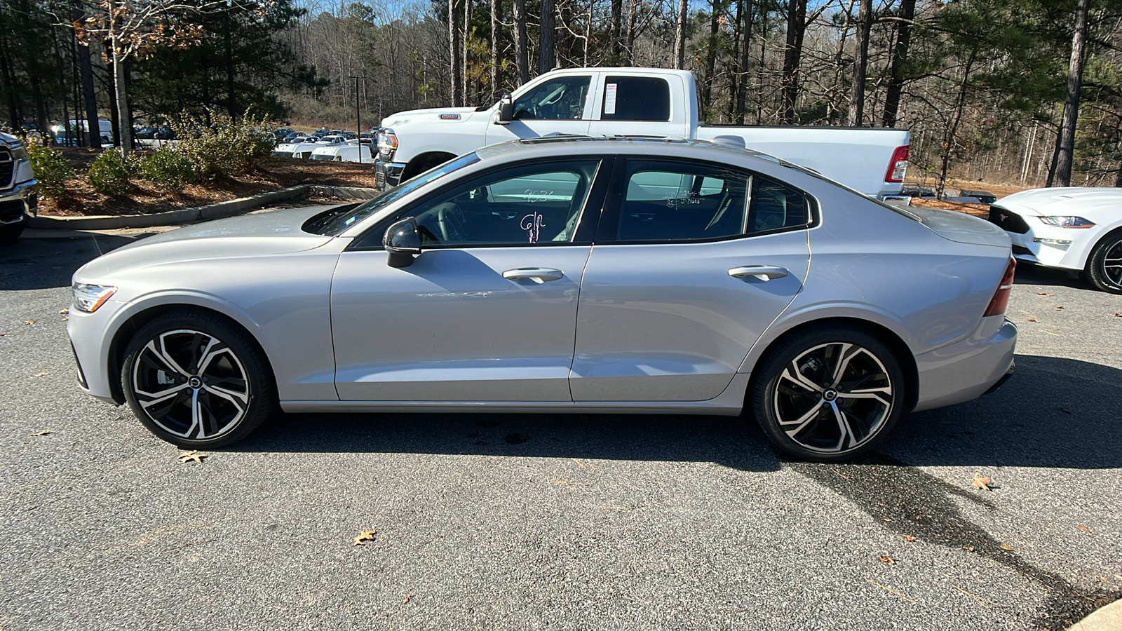 2024 Volvo S60 Core Dark Theme 8