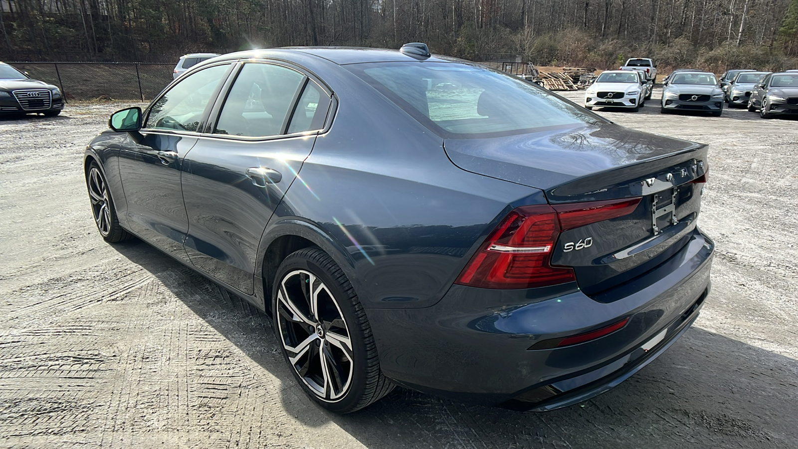 2024 Volvo S60 Core Dark Theme 7