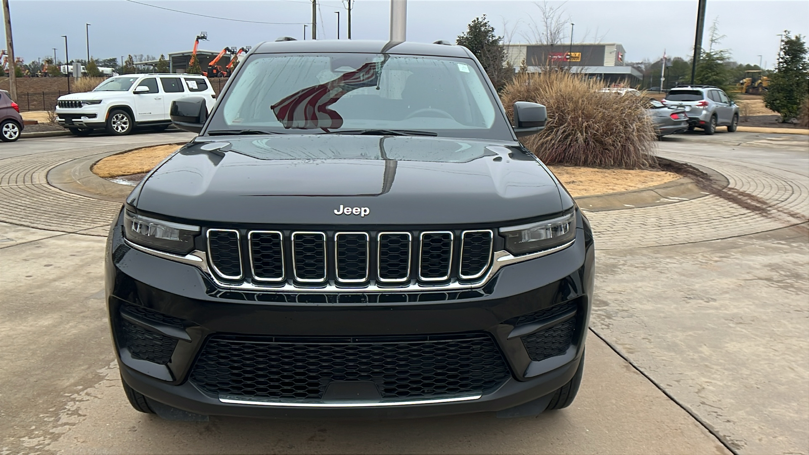 2023 Jeep Grand Cherokee Laredo 2