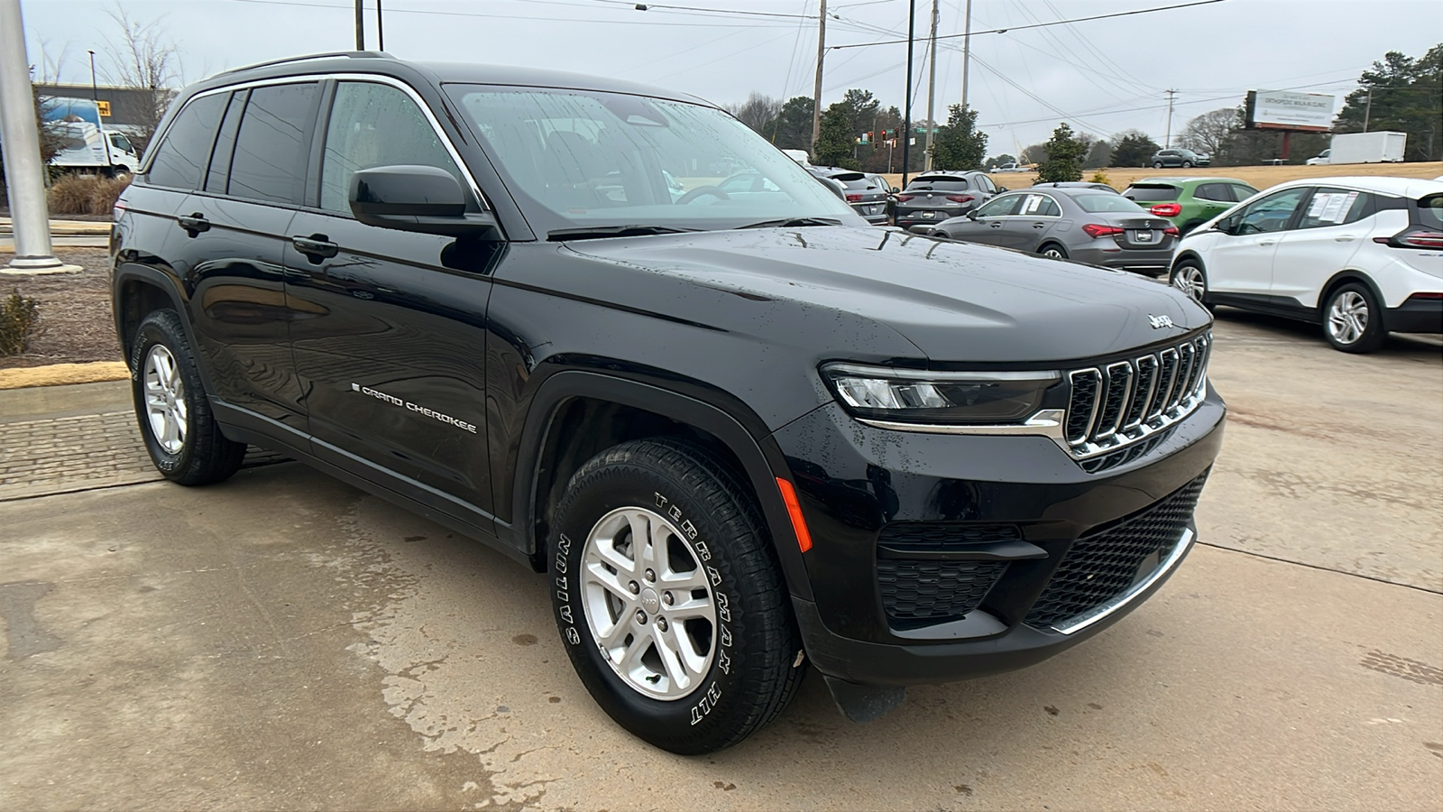 2023 Jeep Grand Cherokee Laredo 3