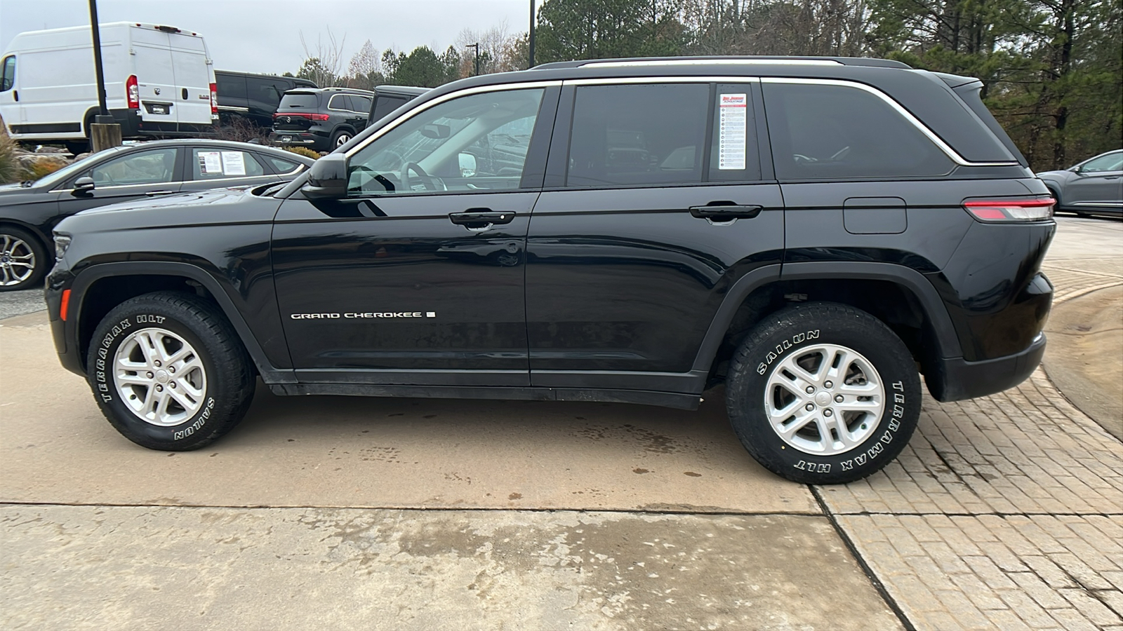 2023 Jeep Grand Cherokee Laredo 8