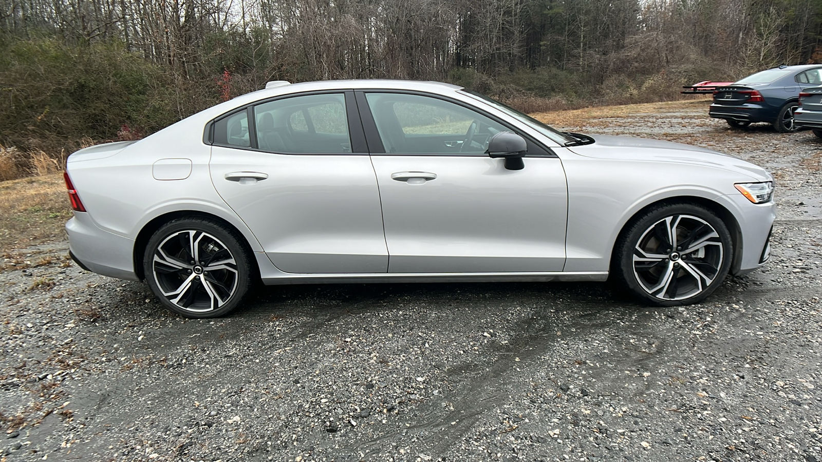 2024 Volvo S60 Core Dark Theme 4