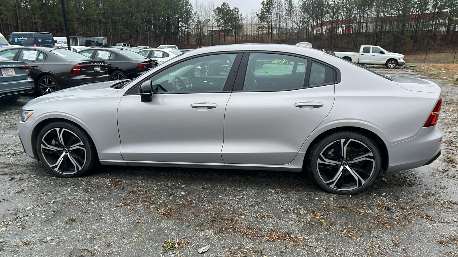 2024 Volvo S60 Core Dark Theme 8