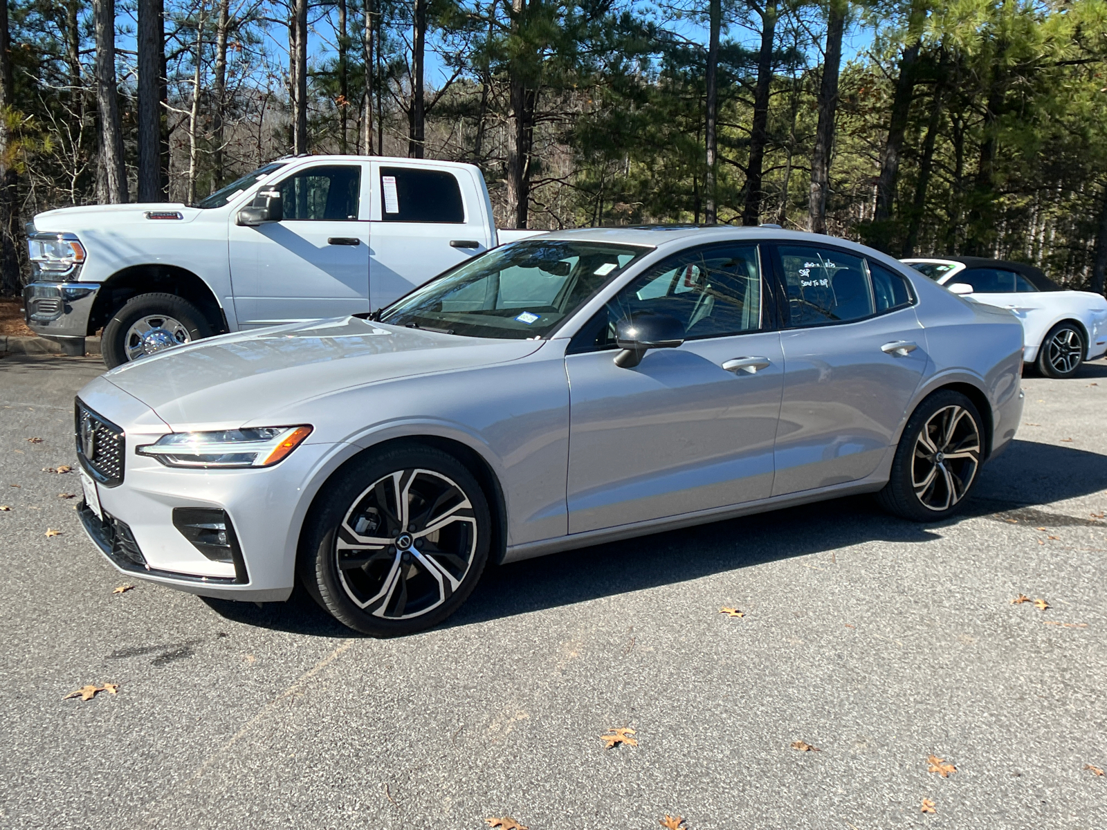 2024 Volvo S60 Core Dark Theme 1