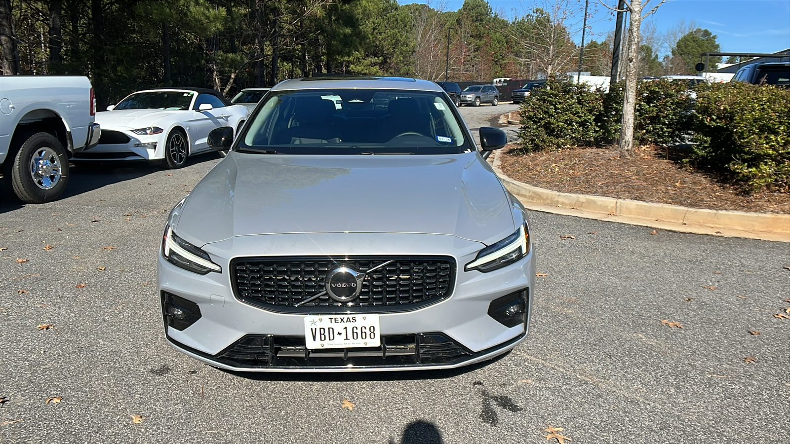 2024 Volvo S60 Core Dark Theme 2