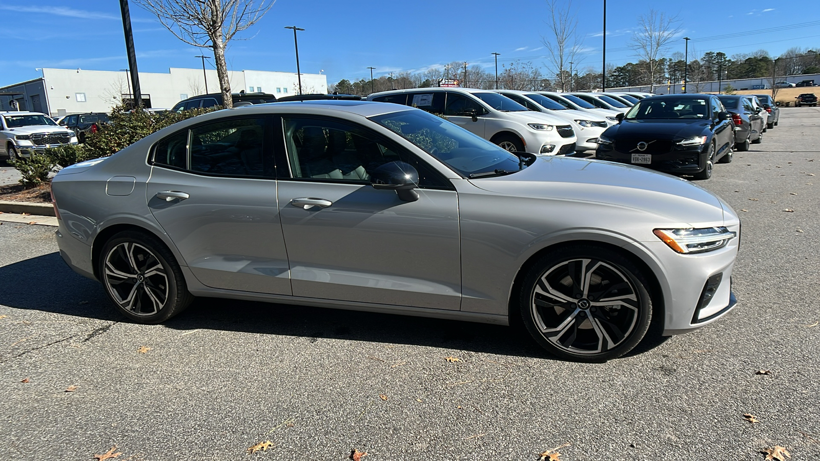 2024 Volvo S60 Core Dark Theme 4