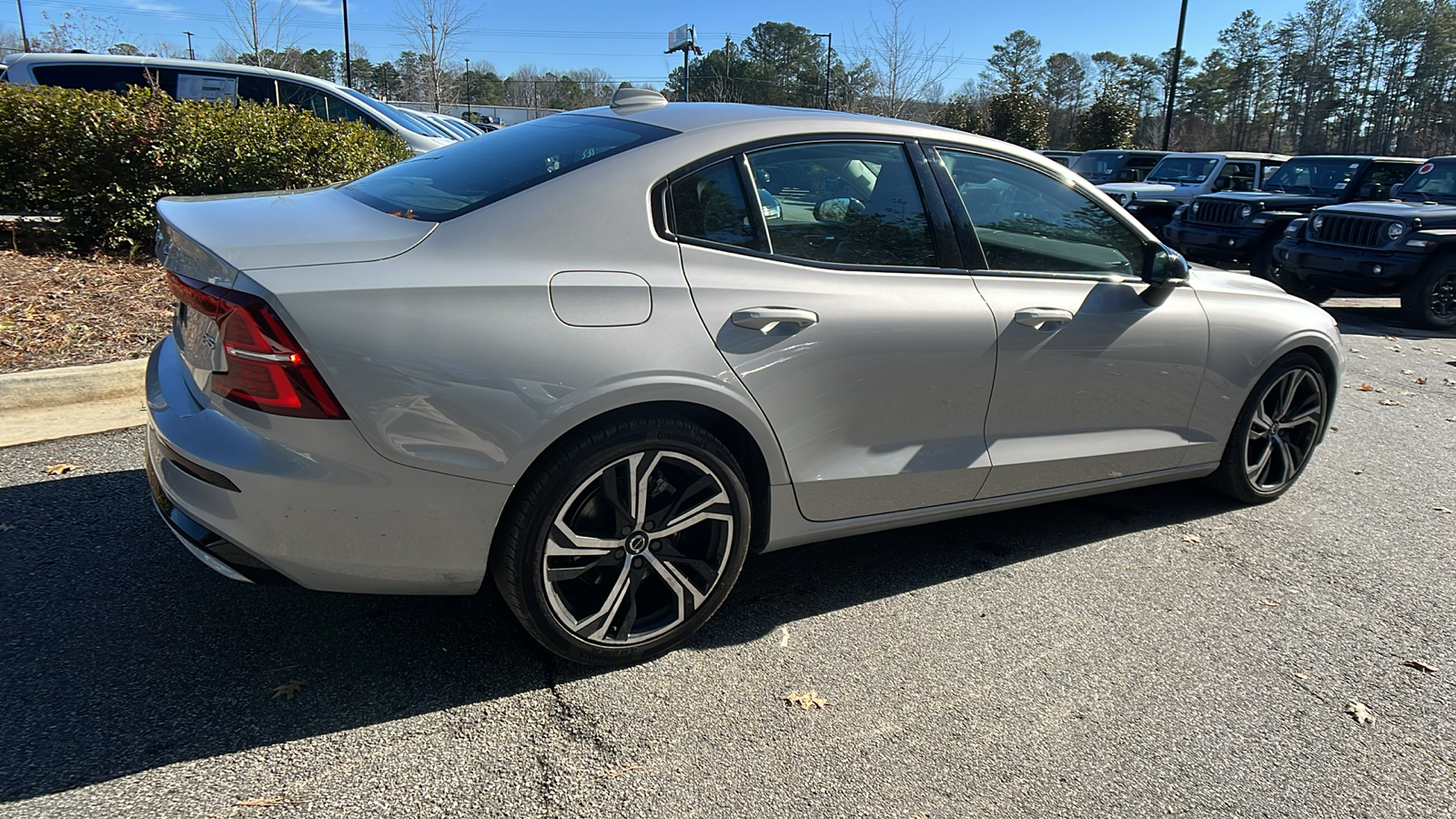 2024 Volvo S60 Core Dark Theme 5