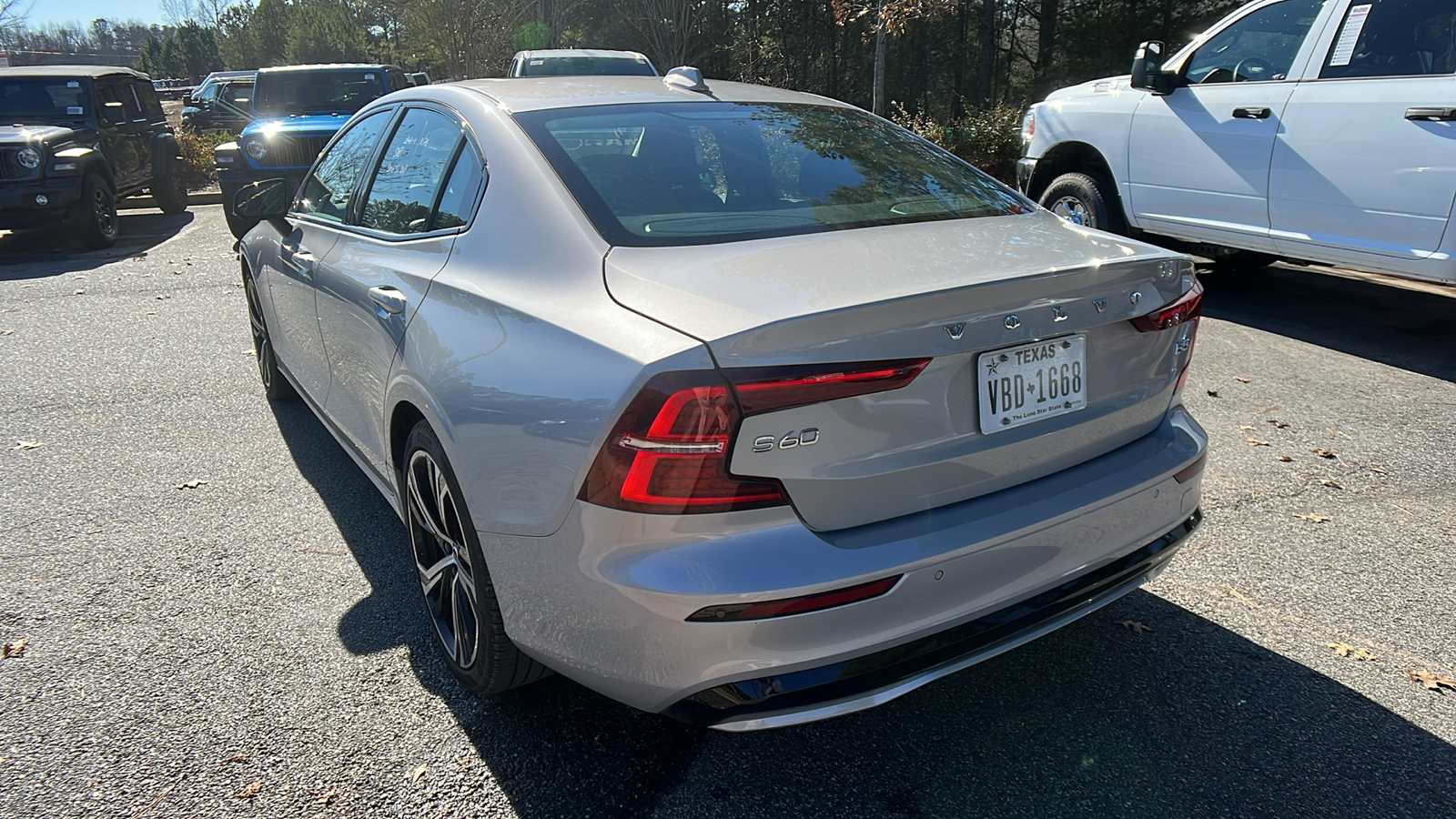 2024 Volvo S60 Core Dark Theme 7