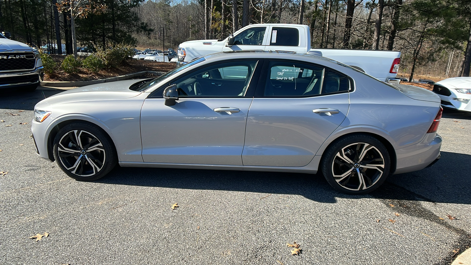 2024 Volvo S60 Core Dark Theme 8