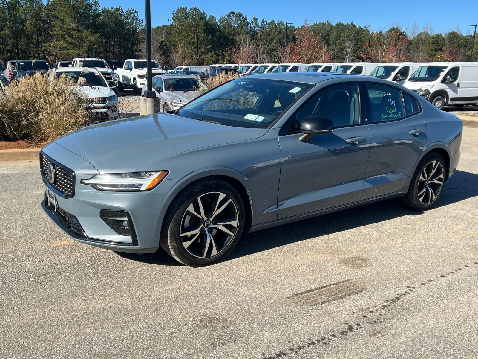 2024 Volvo S60 Core Dark Theme 1