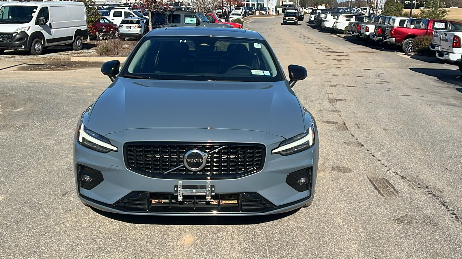 2024 Volvo S60 Core Dark Theme 2