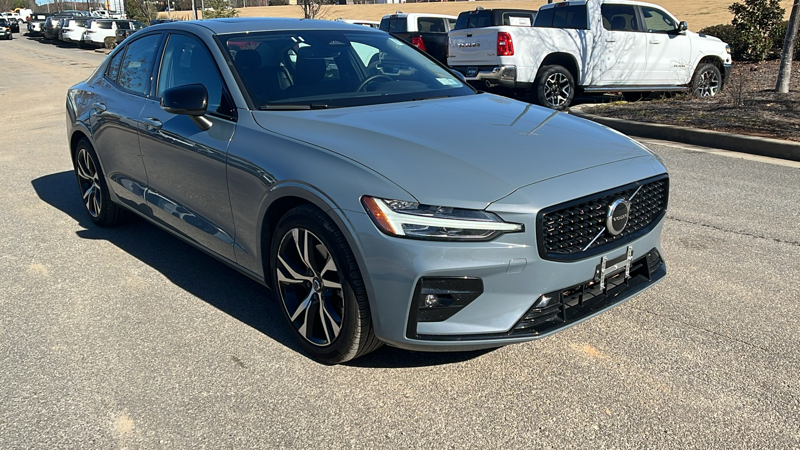 2024 Volvo S60 Core Dark Theme 3