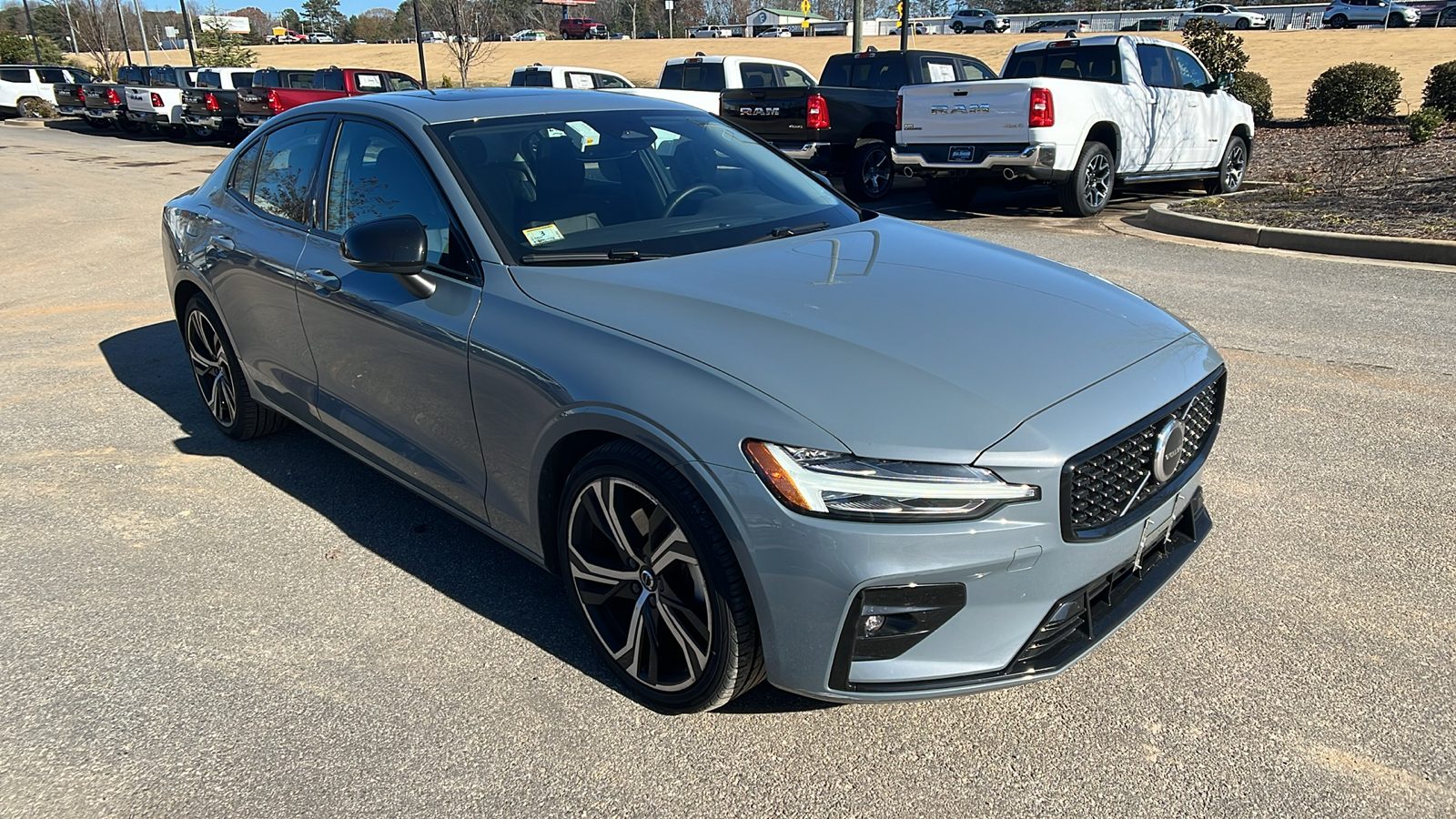 2024 Volvo S60 Core Dark Theme 3