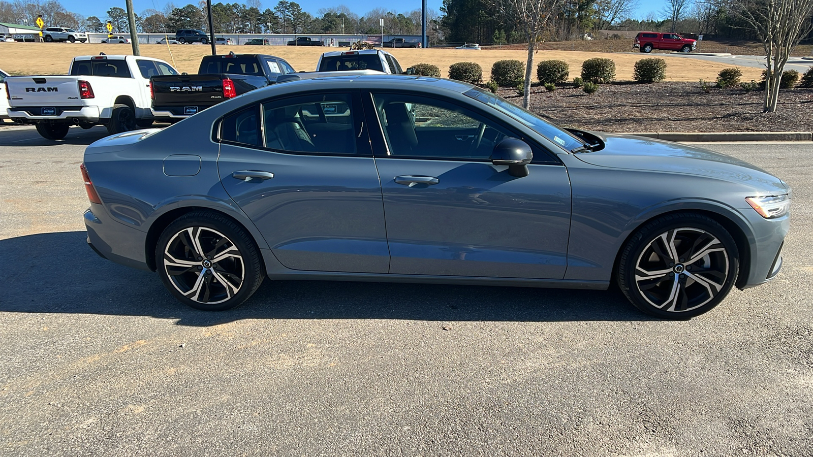 2024 Volvo S60 Core Dark Theme 4