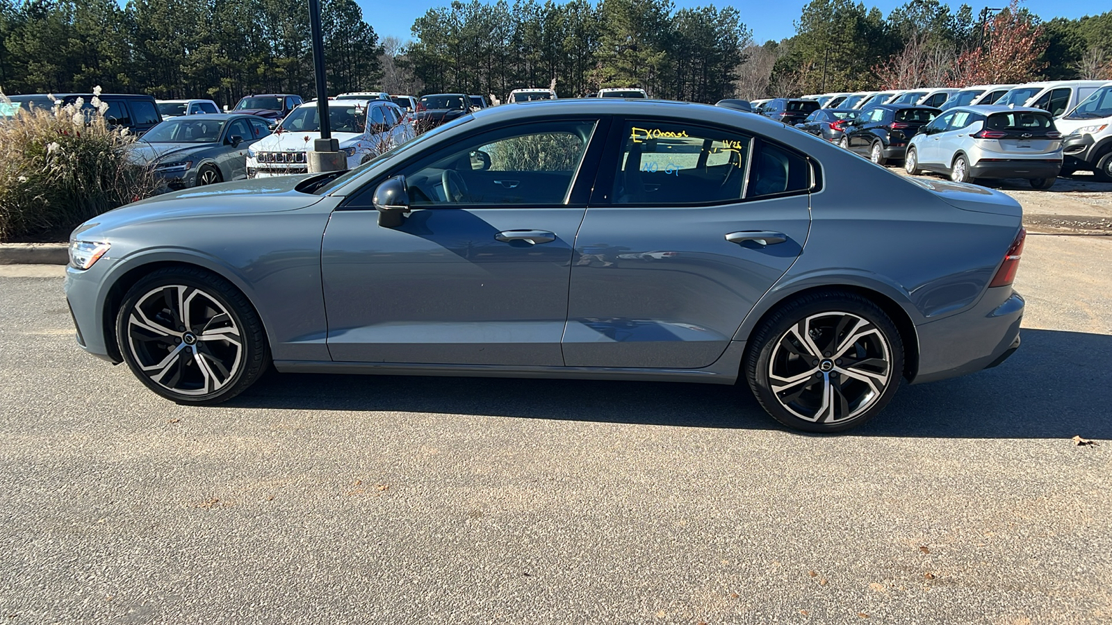 2024 Volvo S60 Core Dark Theme 8