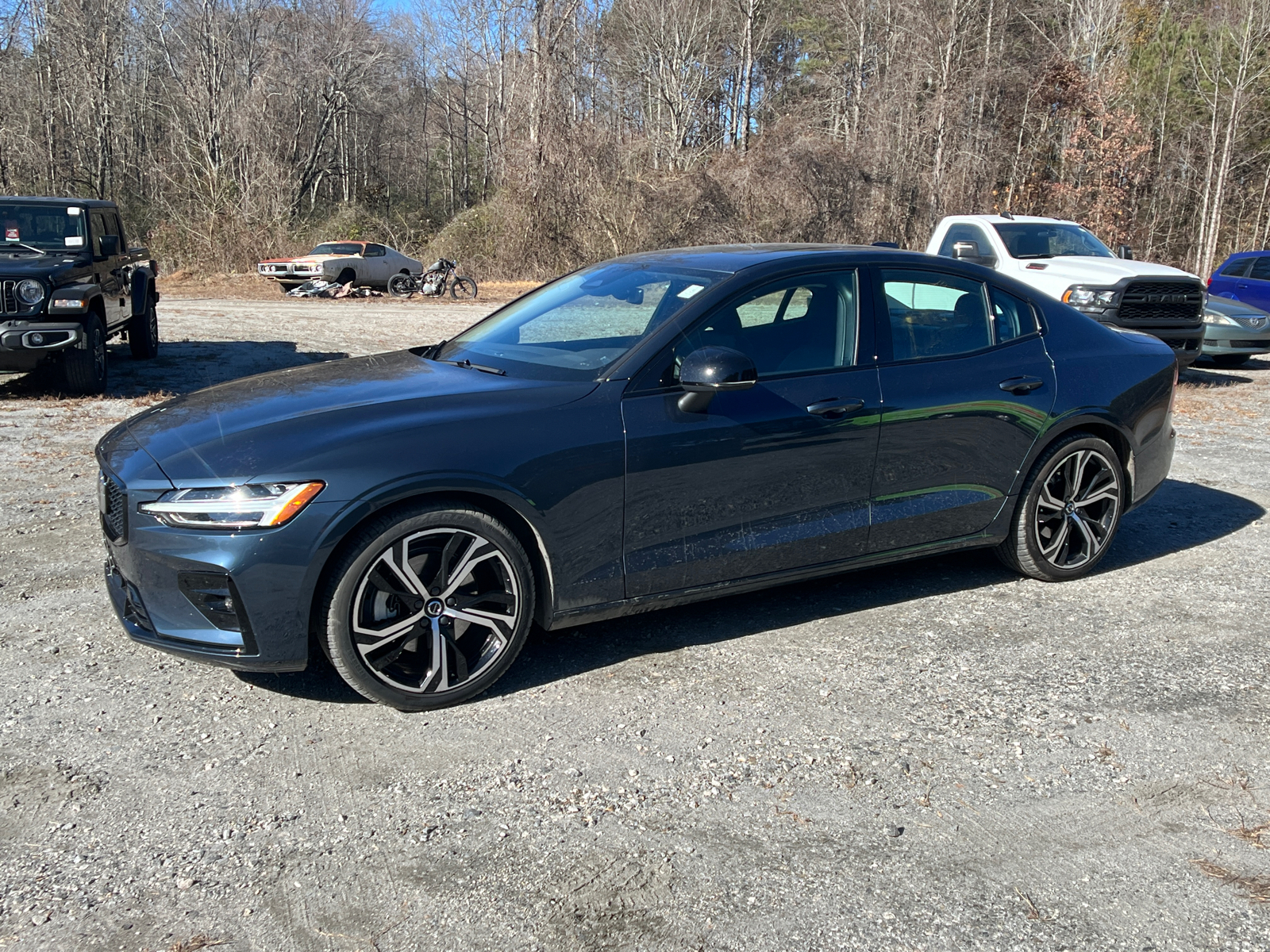 2024 Volvo S60 Core Dark Theme 1