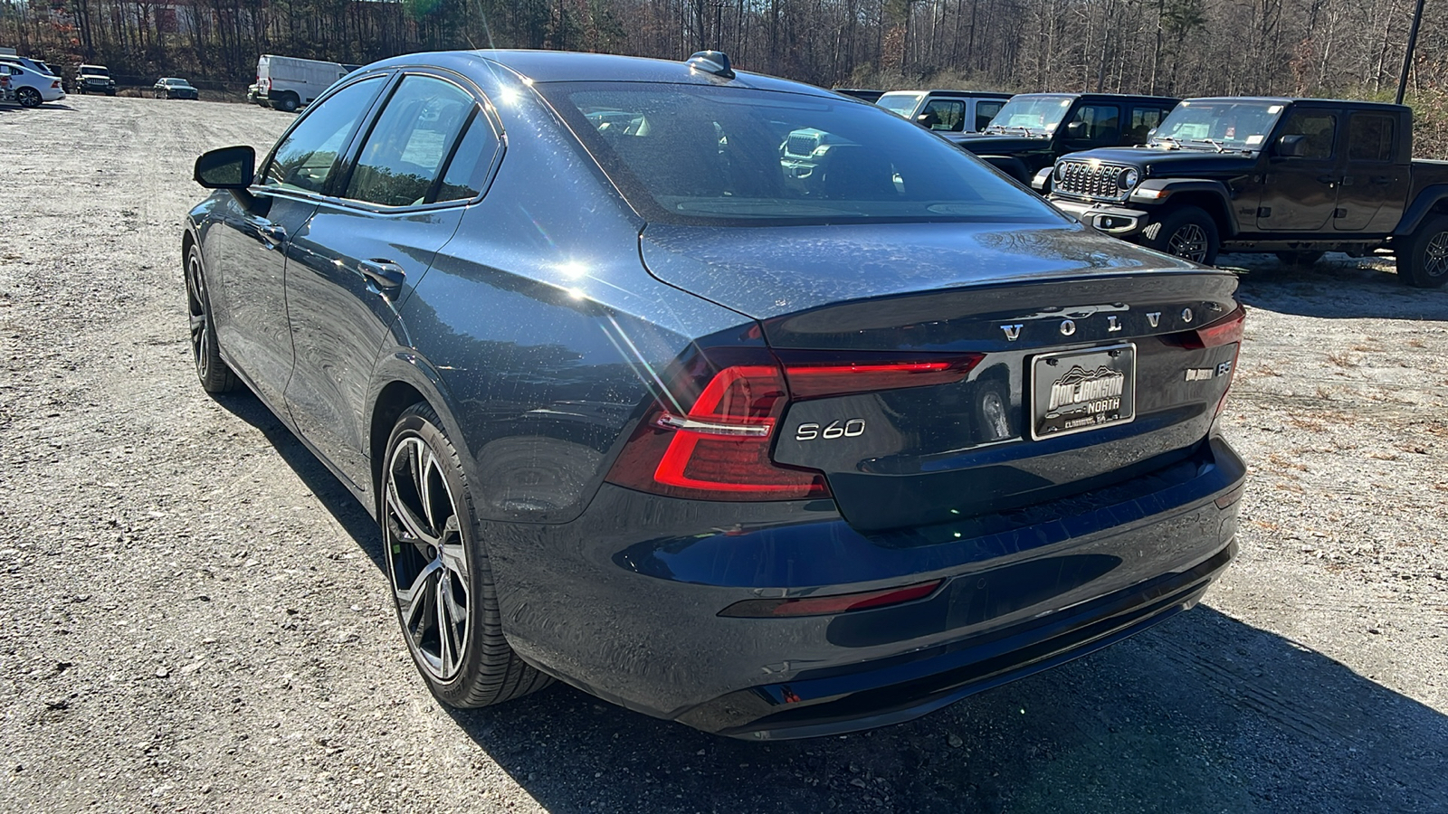 2024 Volvo S60 Core Dark Theme 7