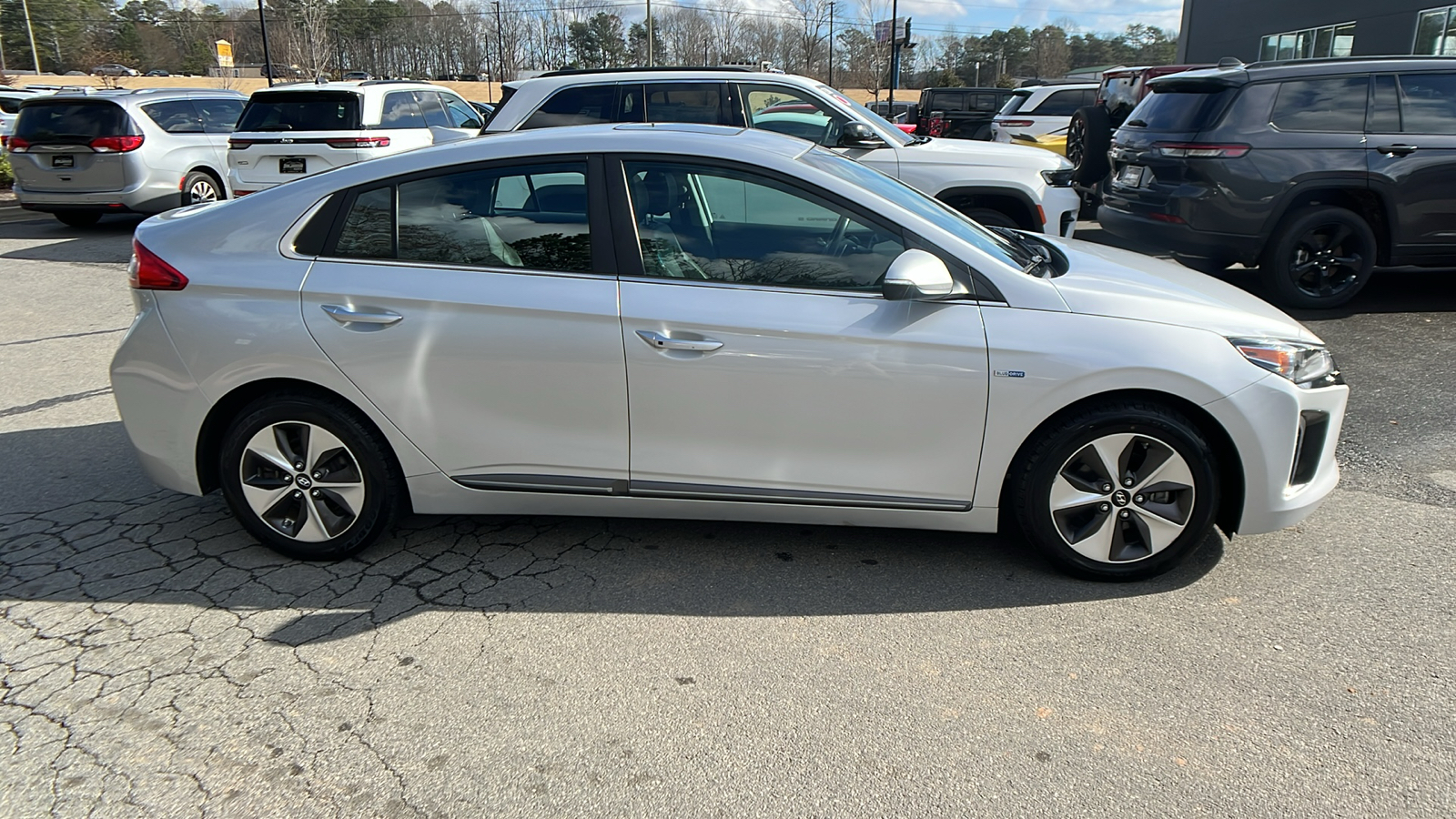 2019 Hyundai Ioniq Electric Limited 4