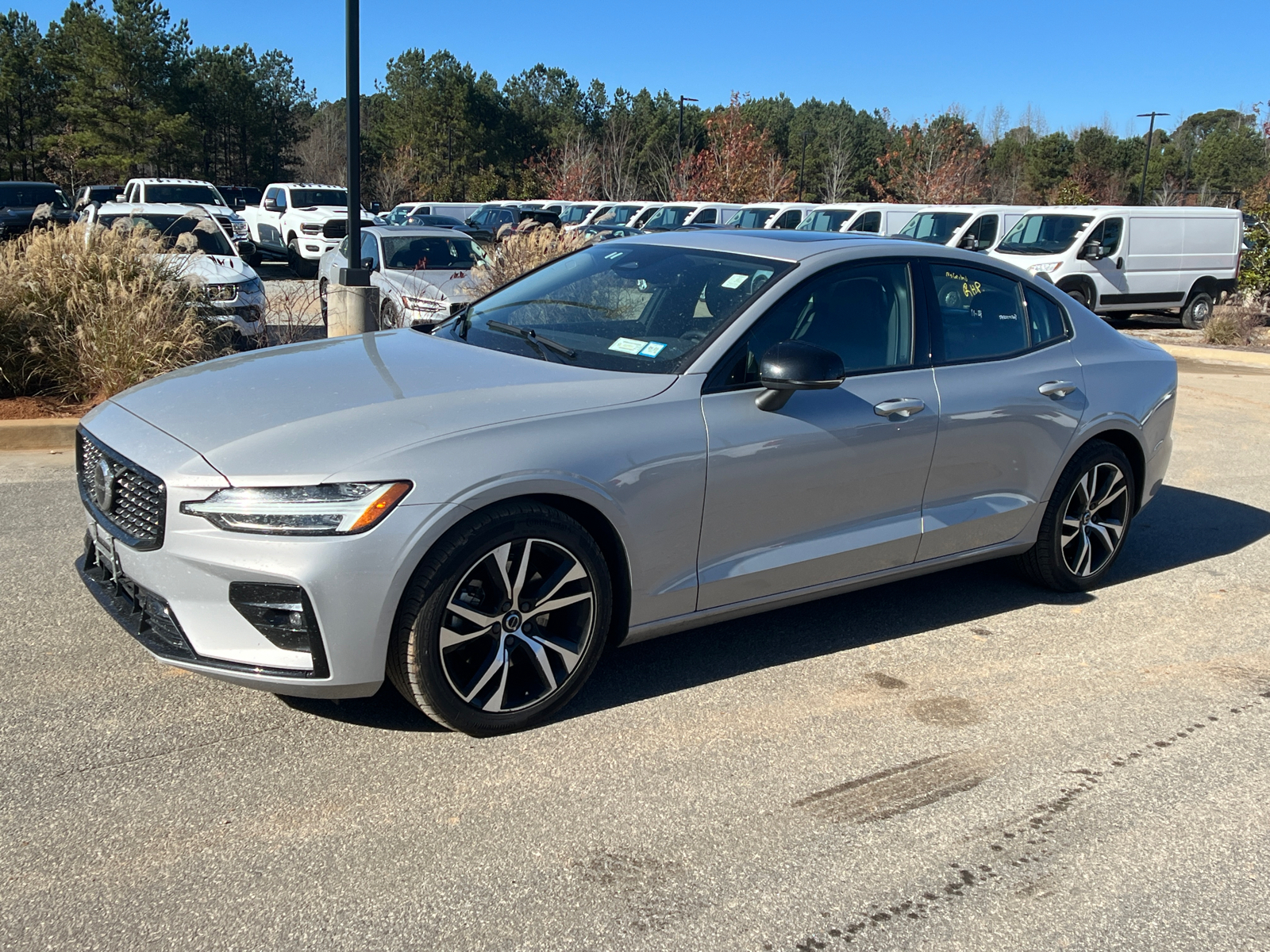 2024 Volvo S60 Core Dark Theme 1