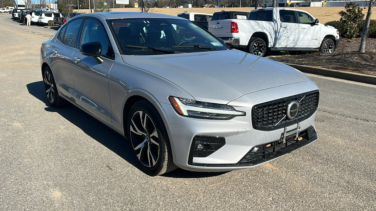 2024 Volvo S60 Core Dark Theme 3