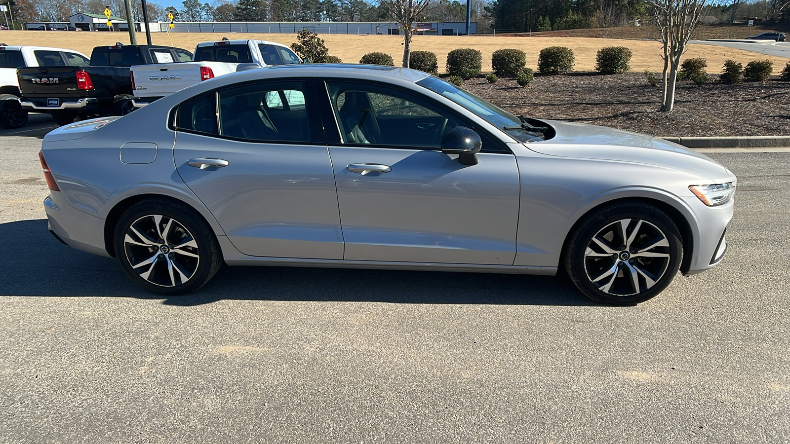 2024 Volvo S60 Core Dark Theme 4