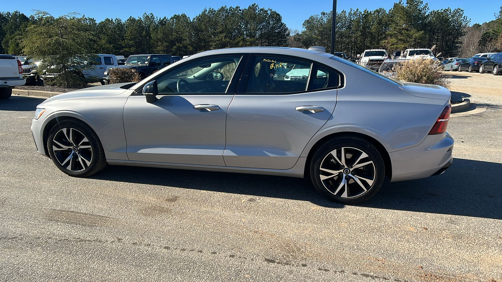 2024 Volvo S60 Core Dark Theme 8