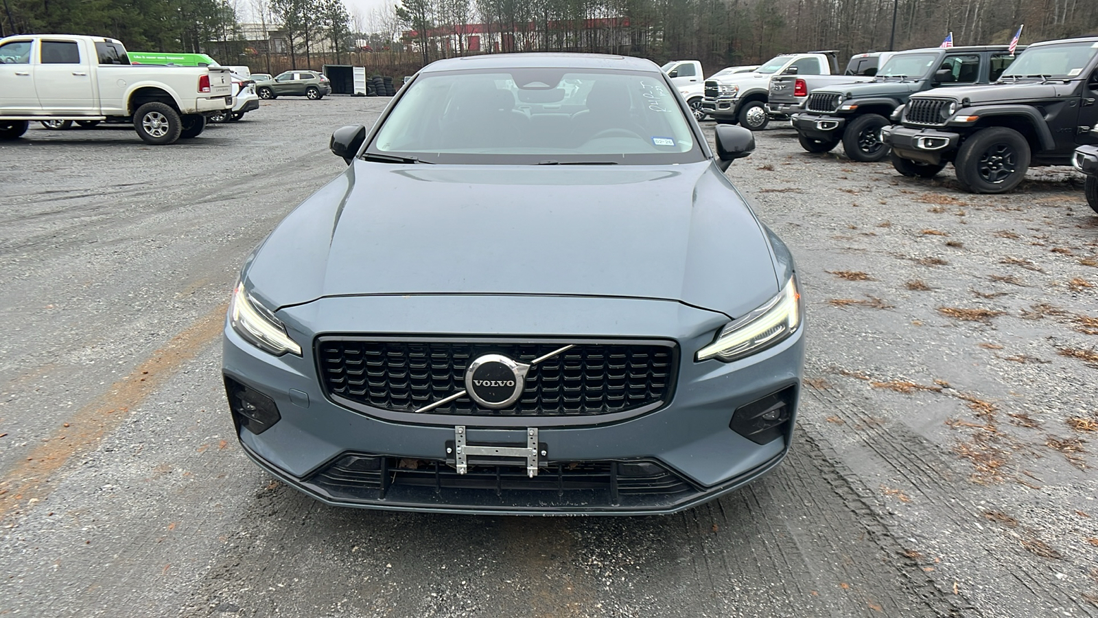 2024 Volvo S60 Core Dark Theme 2