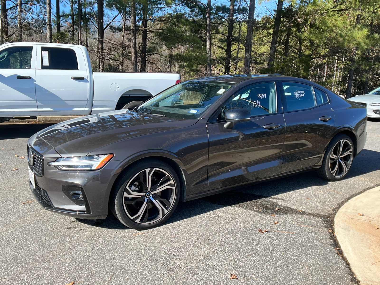 2024 Volvo S60 Core Dark Theme 1