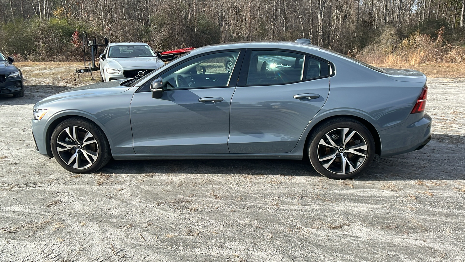 2024 Volvo S60 Core Dark Theme 8