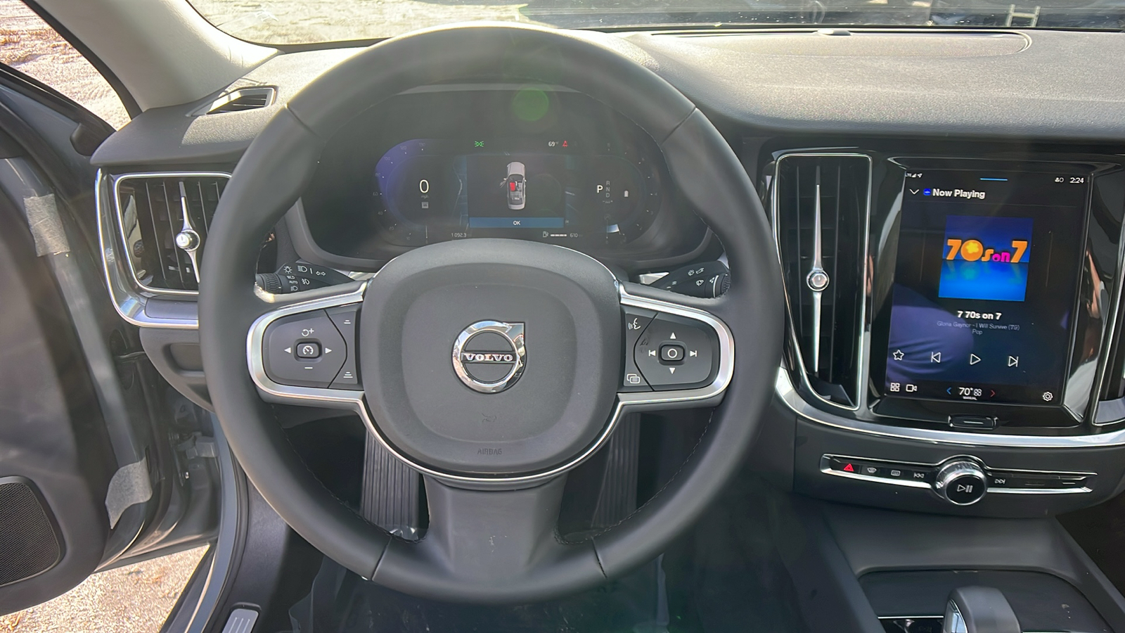 2024 Volvo S60 Core Dark Theme 21