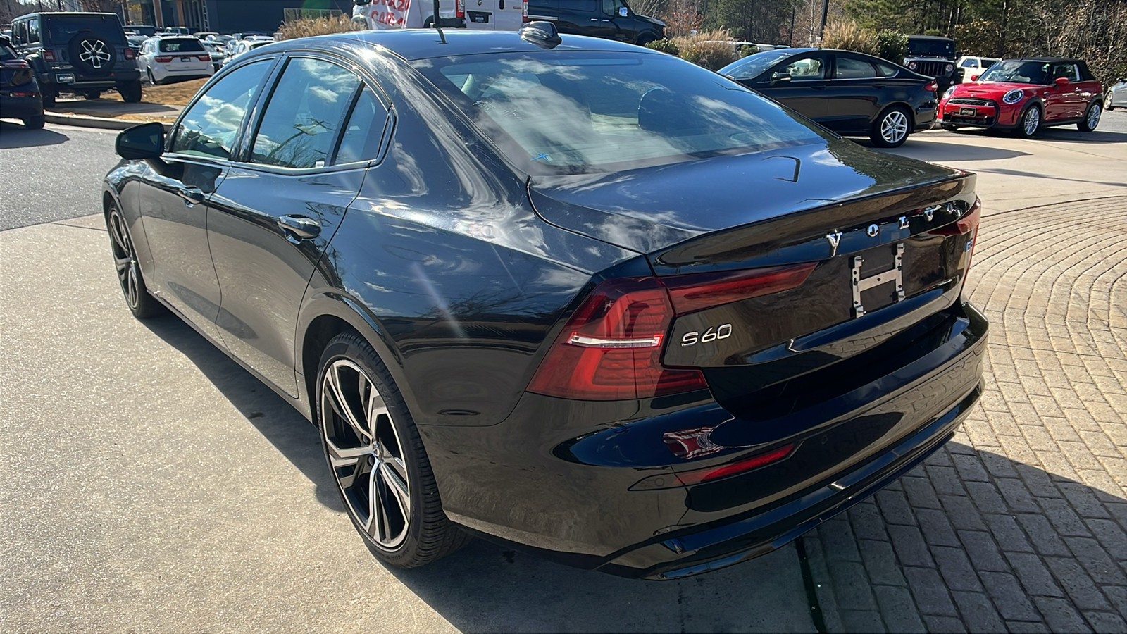 2024 Volvo S60 Core Dark Theme 7