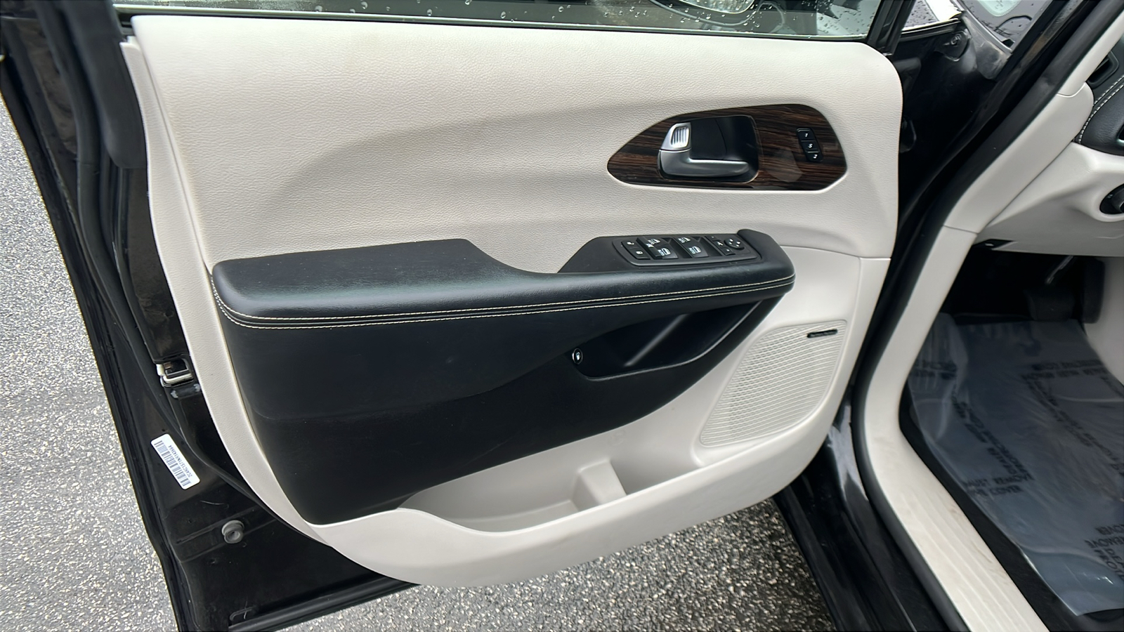 2022 Chrysler Pacifica Hybrid Limited 11