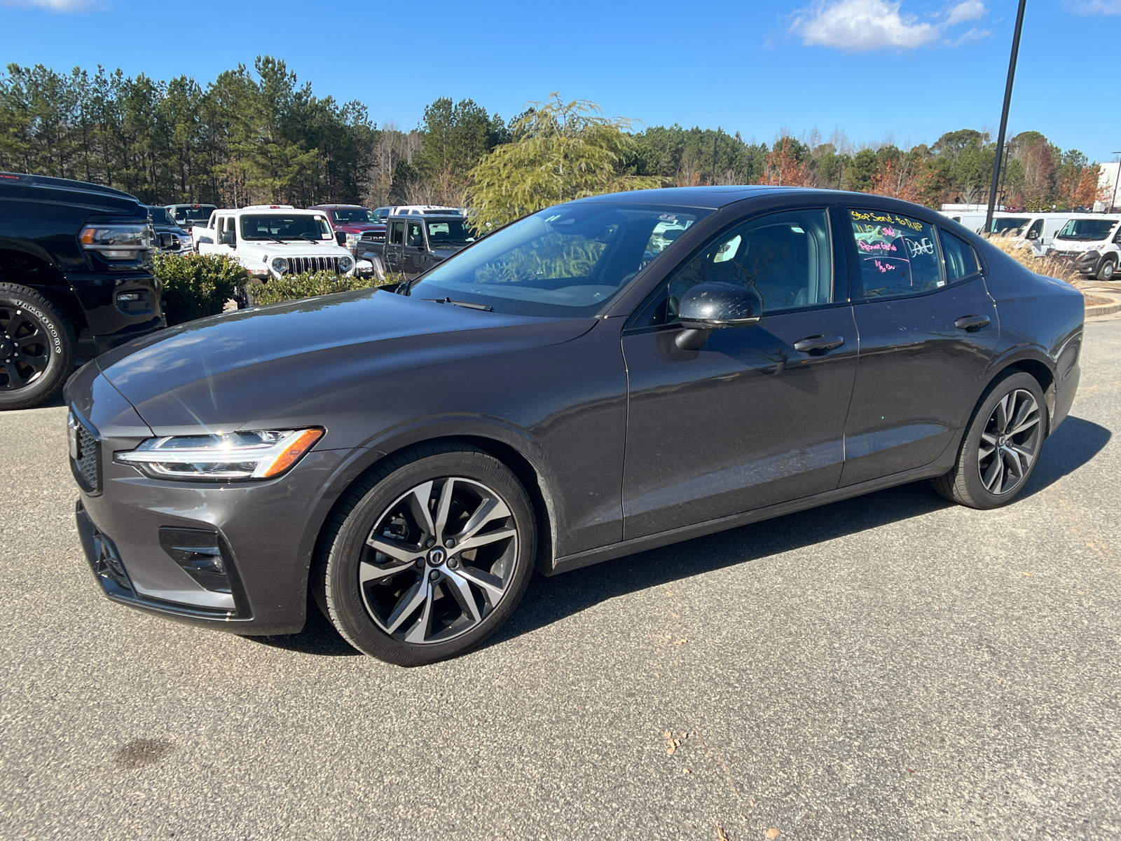 2024 Volvo S60 Core Dark Theme 1