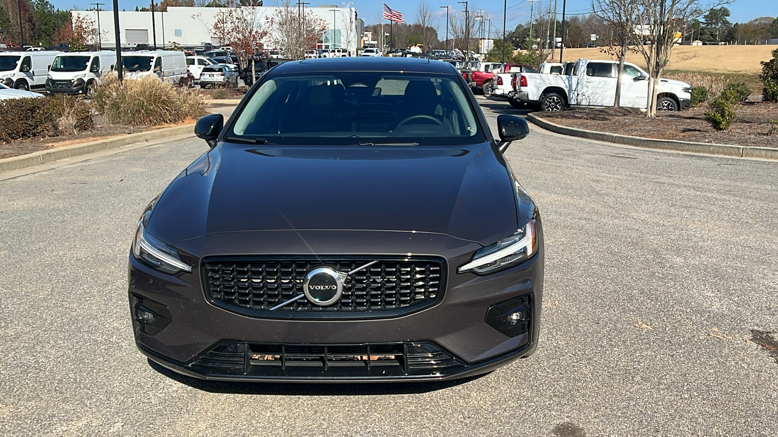 2024 Volvo S60 Core Dark Theme 2