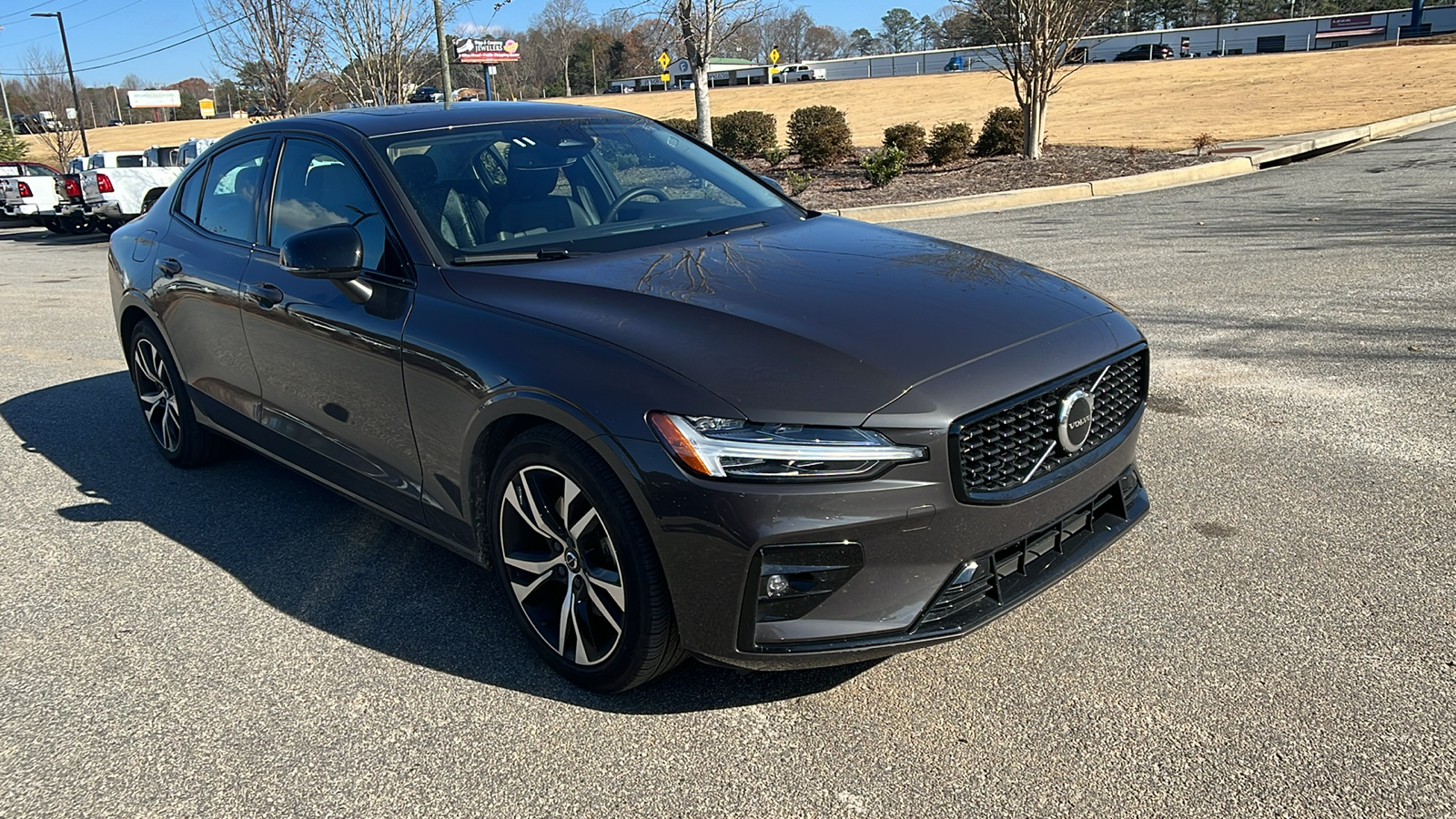 2024 Volvo S60 Core Dark Theme 3