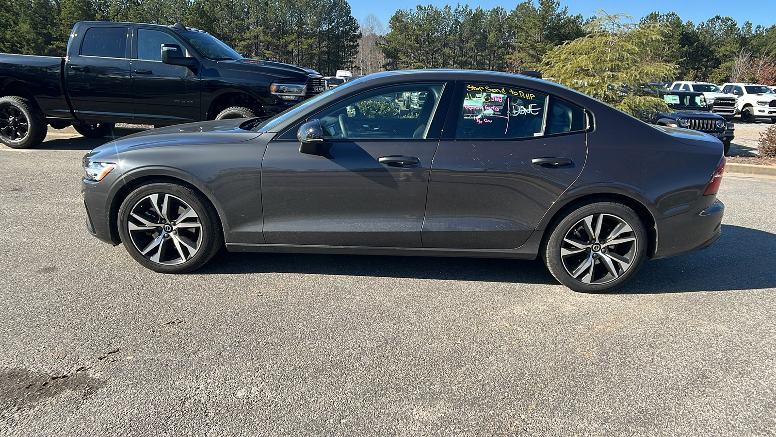 2024 Volvo S60 Core Dark Theme 8