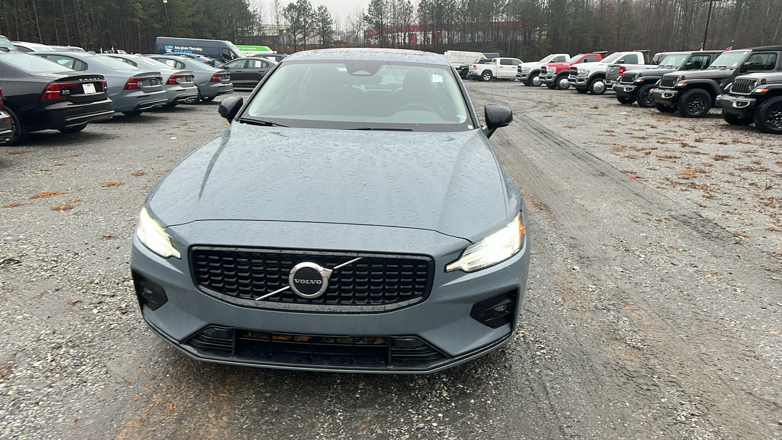 2024 Volvo S60 Core Dark Theme 2