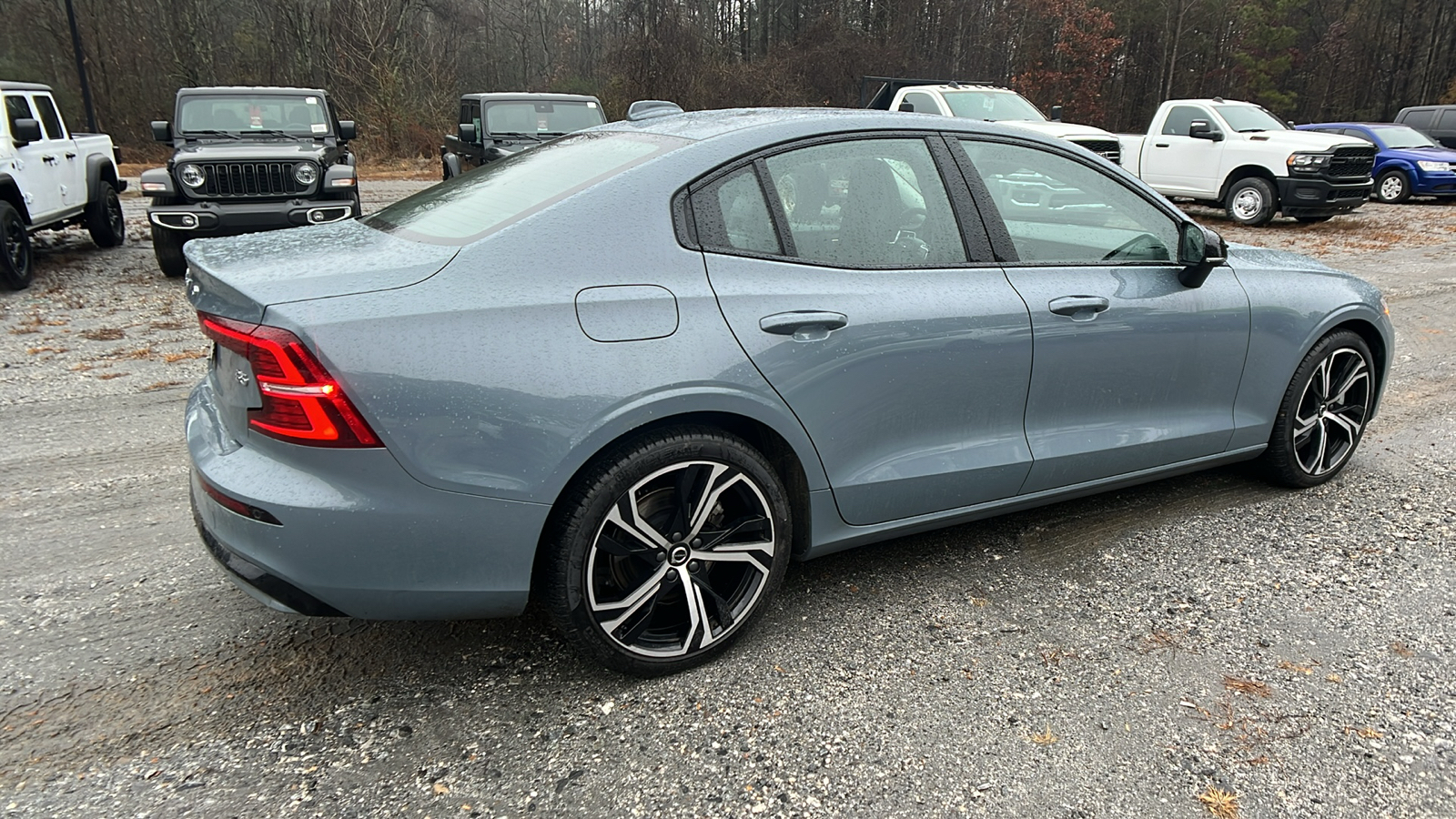 2024 Volvo S60 Core Dark Theme 5