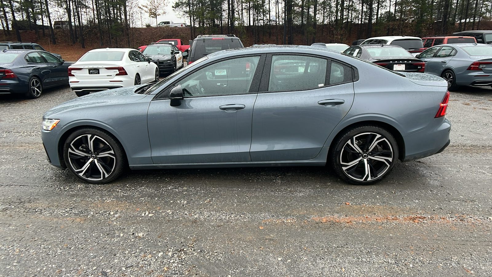 2024 Volvo S60 Core Dark Theme 8