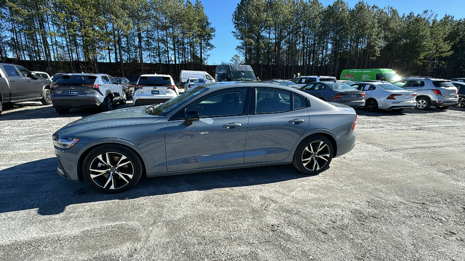 2024 Volvo S60 Core Dark Theme 4