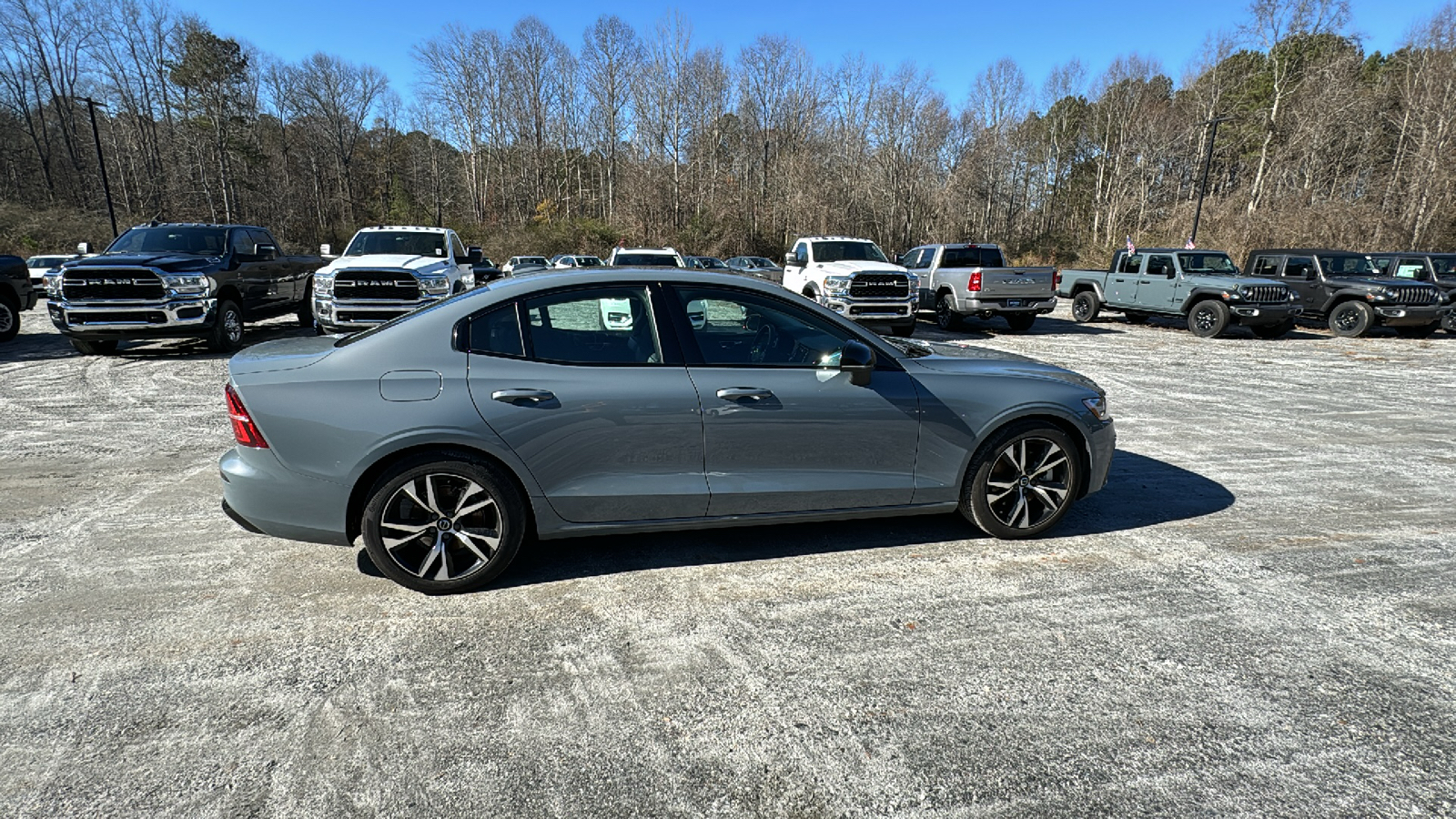 2024 Volvo S60 Core Dark Theme 7