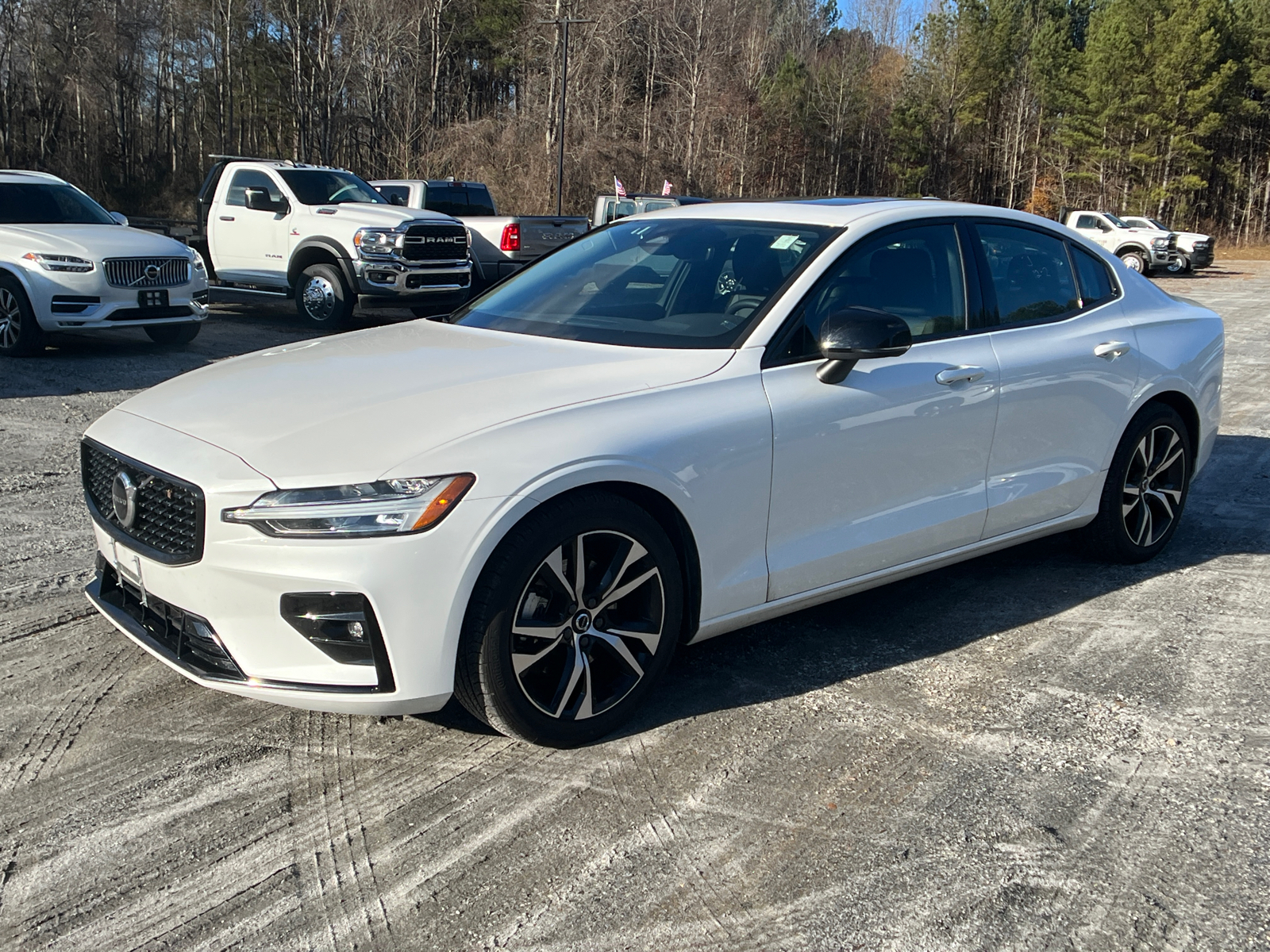 2024 Volvo S60 Core Dark Theme 1