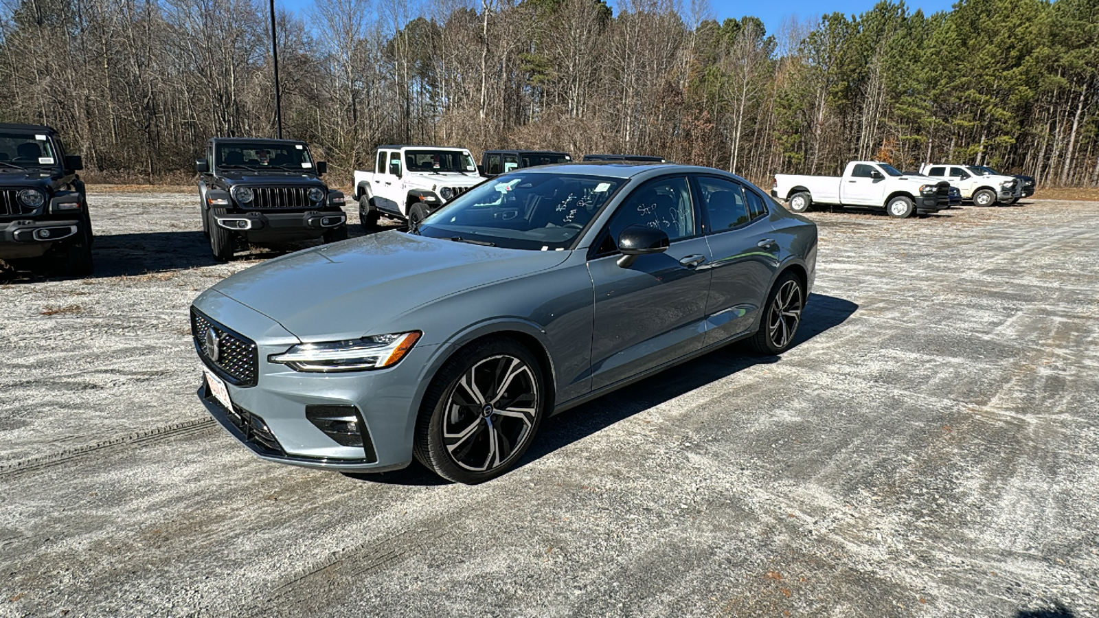 2024 Volvo S60 Core Dark Theme 2