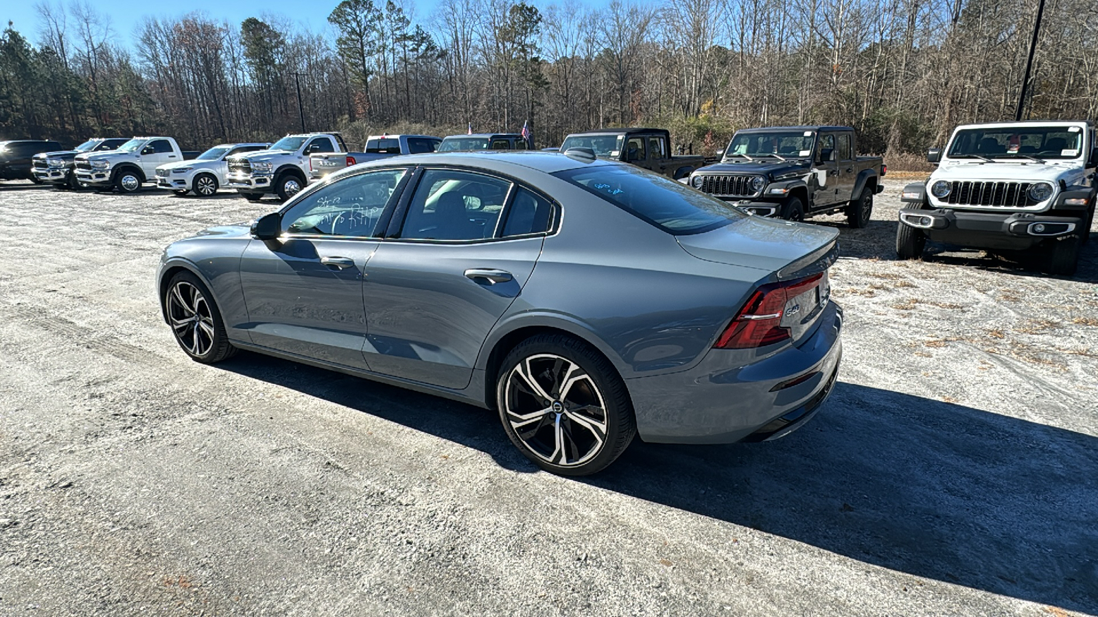 2024 Volvo S60 Core Dark Theme 4